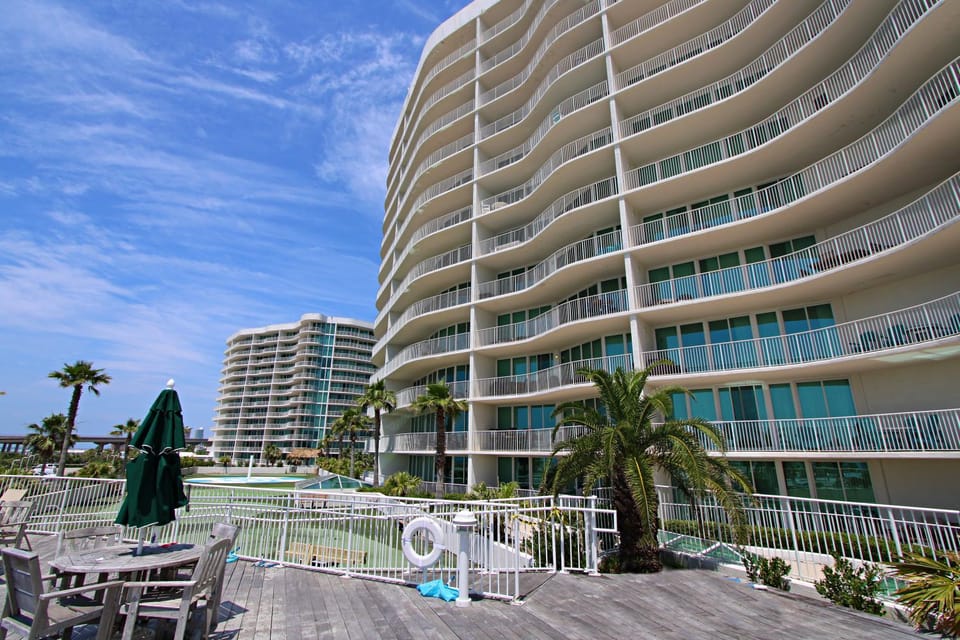 Property building, Day, Swimming pool