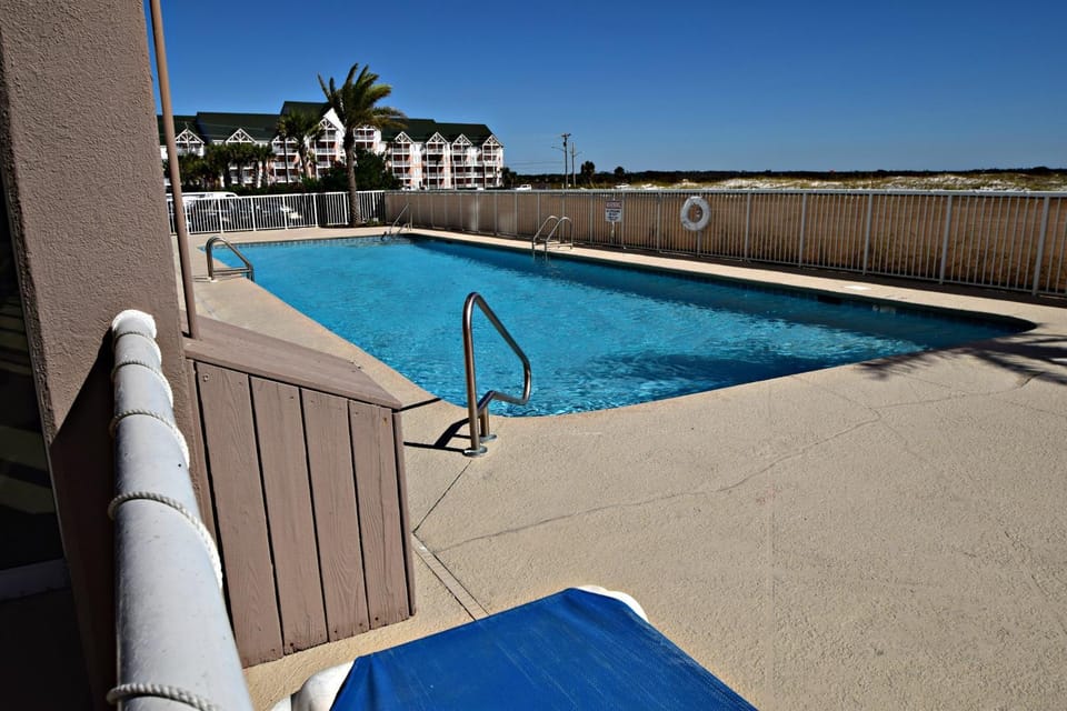 Property building, Day, Pool view, Swimming pool