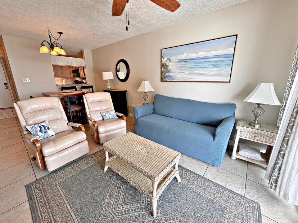 Living room, Photo of the whole room, Seating area