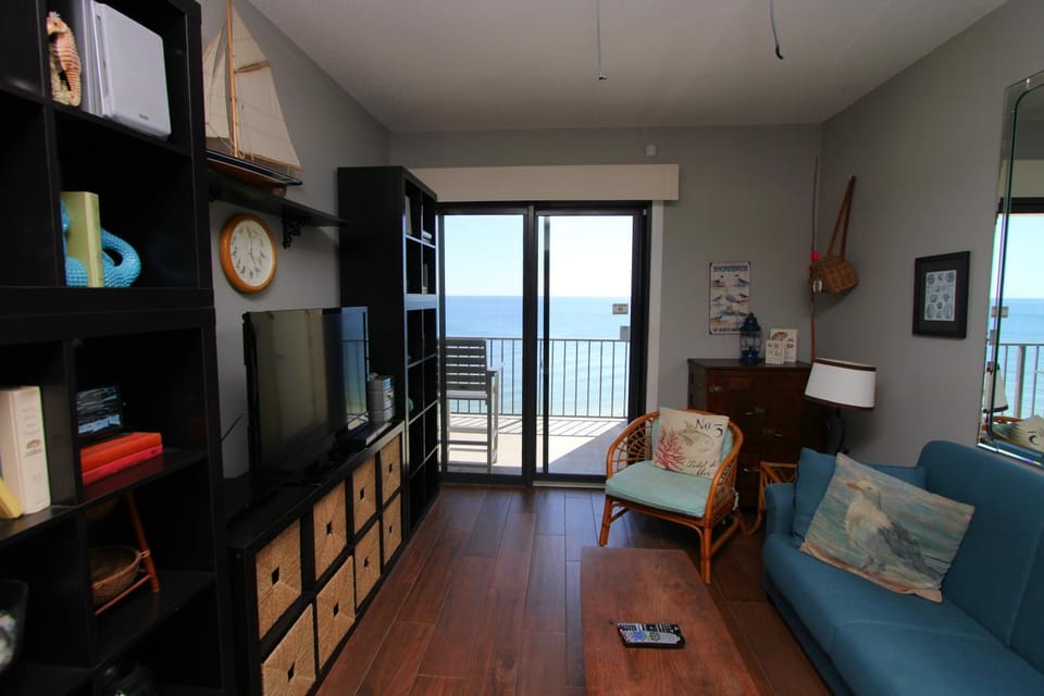 TV and multimedia, Living room, Photo of the whole room, Seating area