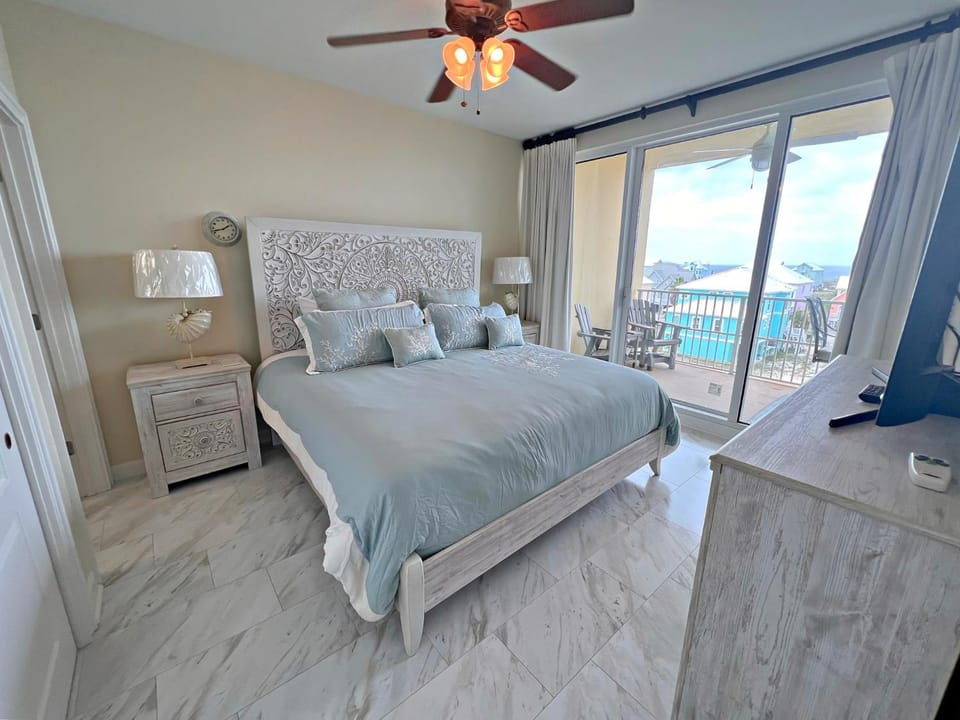Bed, TV and multimedia, Bedroom