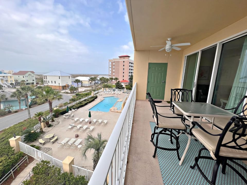 Day, Balcony/Terrace, Seating area, Pool view, sunbed