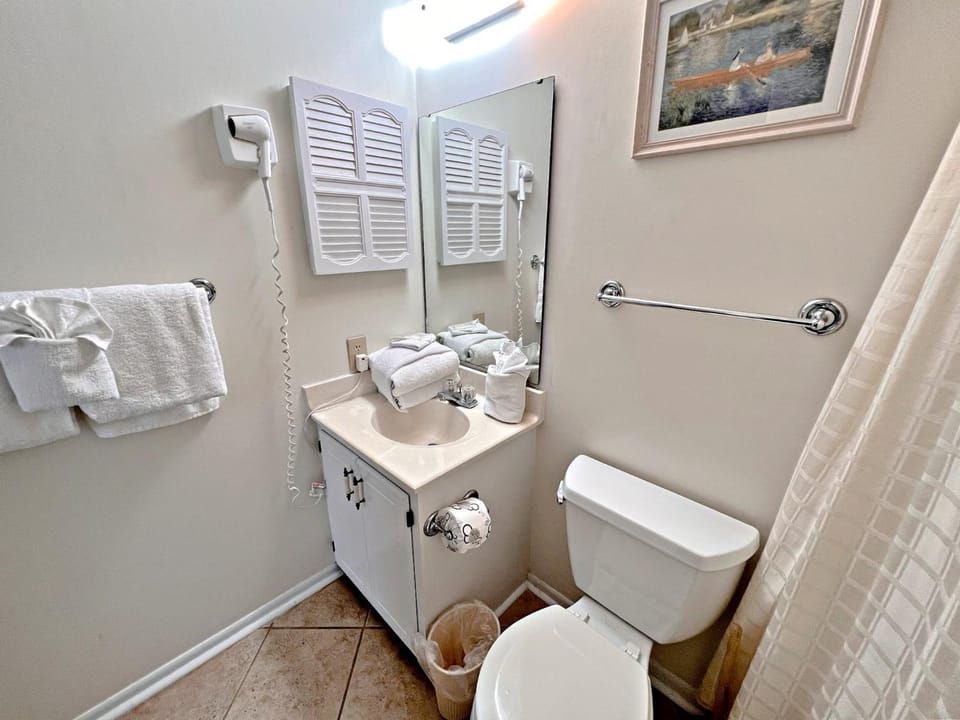 Toilet, Bathroom, towels