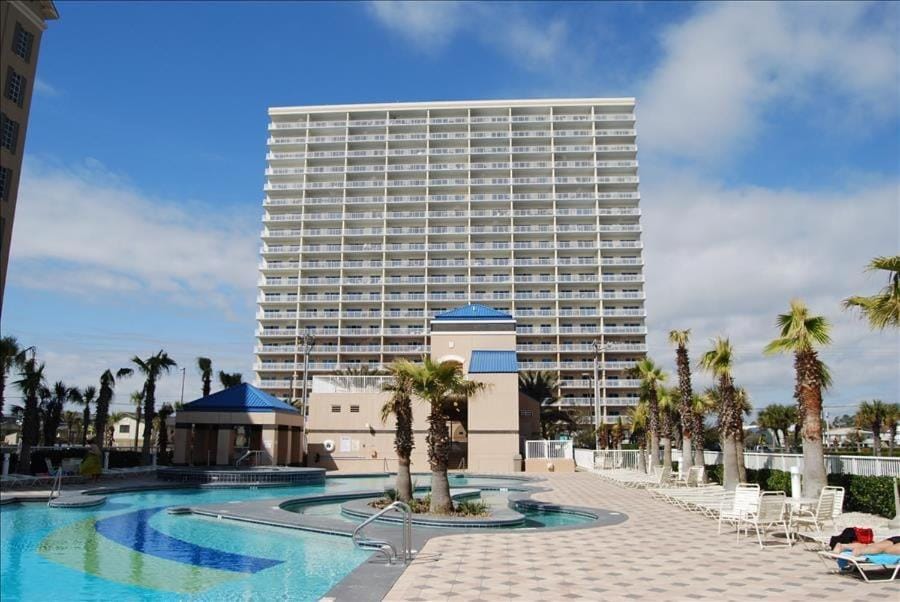 Property building, Day, Pool view, Swimming pool