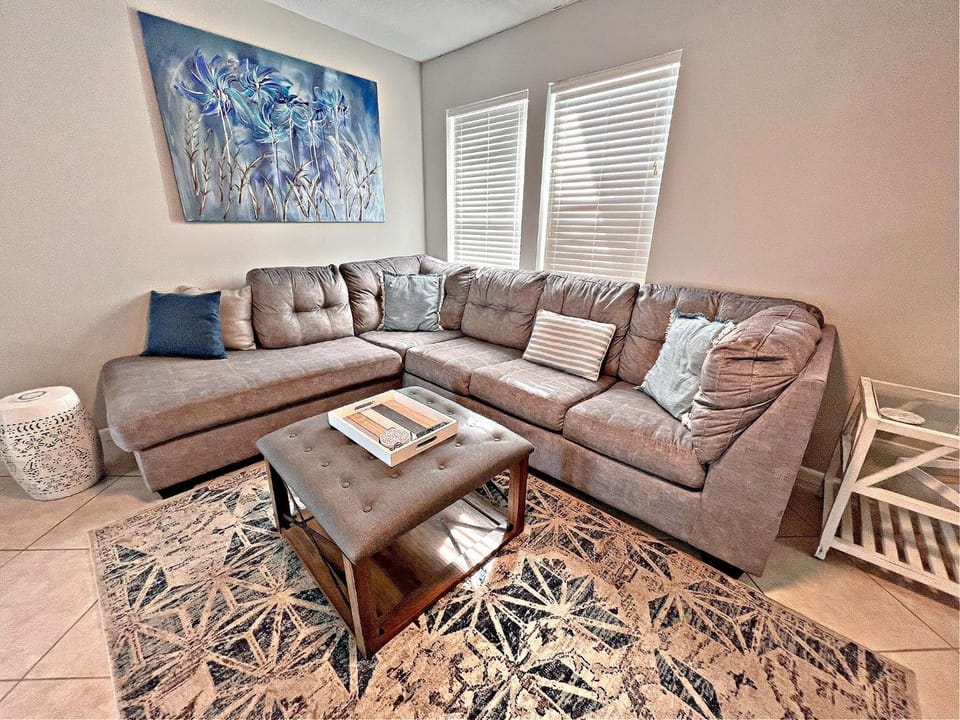 Living room, Photo of the whole room, Seating area