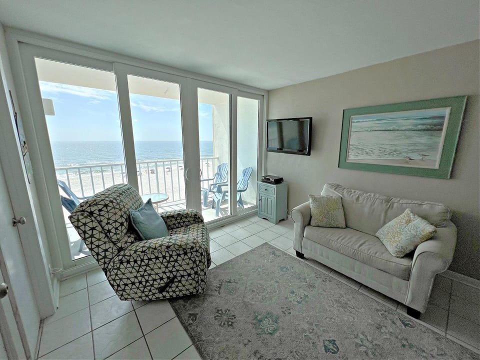 TV and multimedia, Living room, Seating area, Sea view