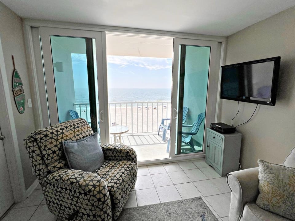 TV and multimedia, View (from property/room), Balcony/Terrace, Living room, Seating area