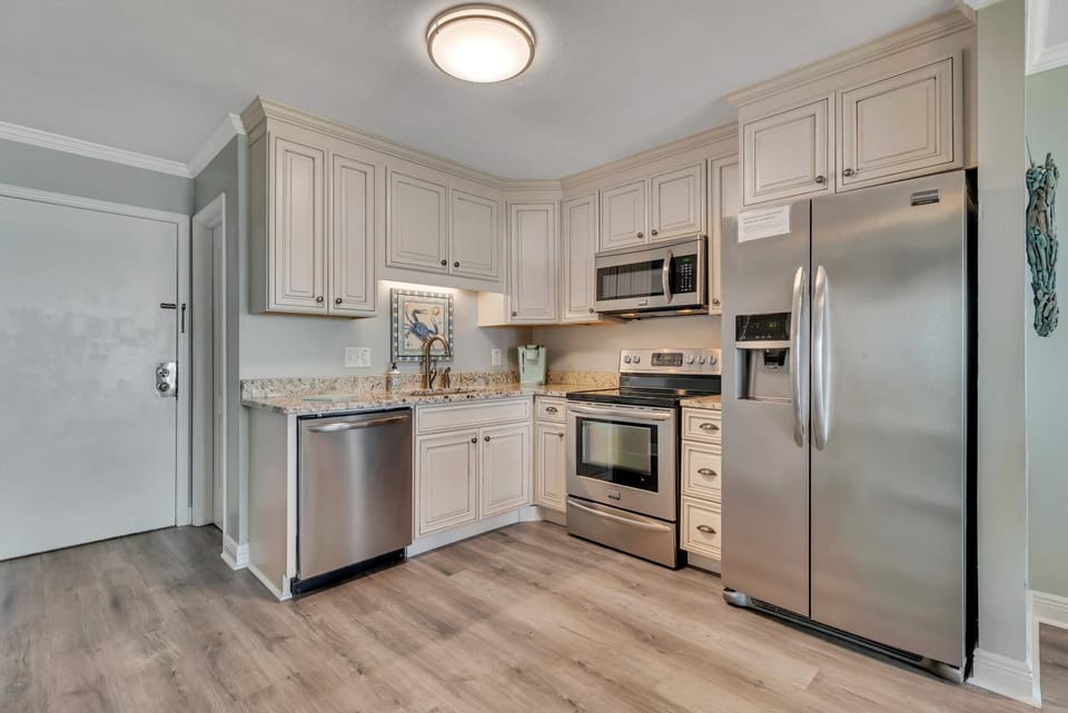 Coffee/tea facilities, Kitchen or kitchenette, oven