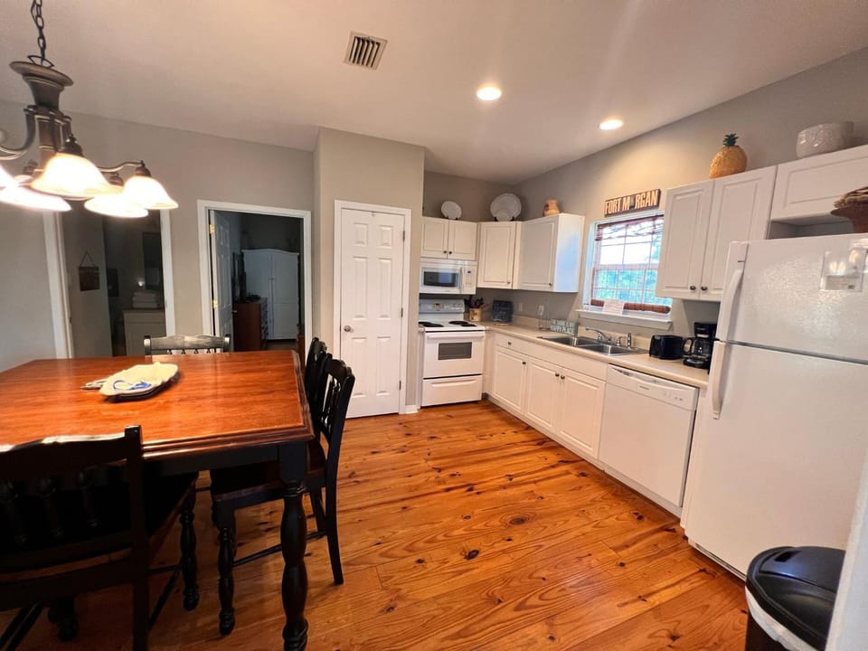 Kitchen or kitchenette, Dining area, dishwasher, oven, stove, toaster