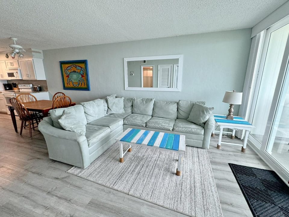 Kitchen or kitchenette, Living room, Seating area