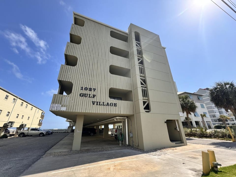 Property building, Day, Other, Parking