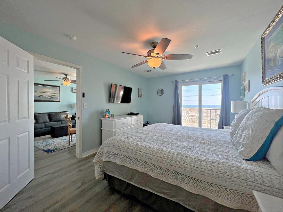 Bed, TV and multimedia, Bedroom
