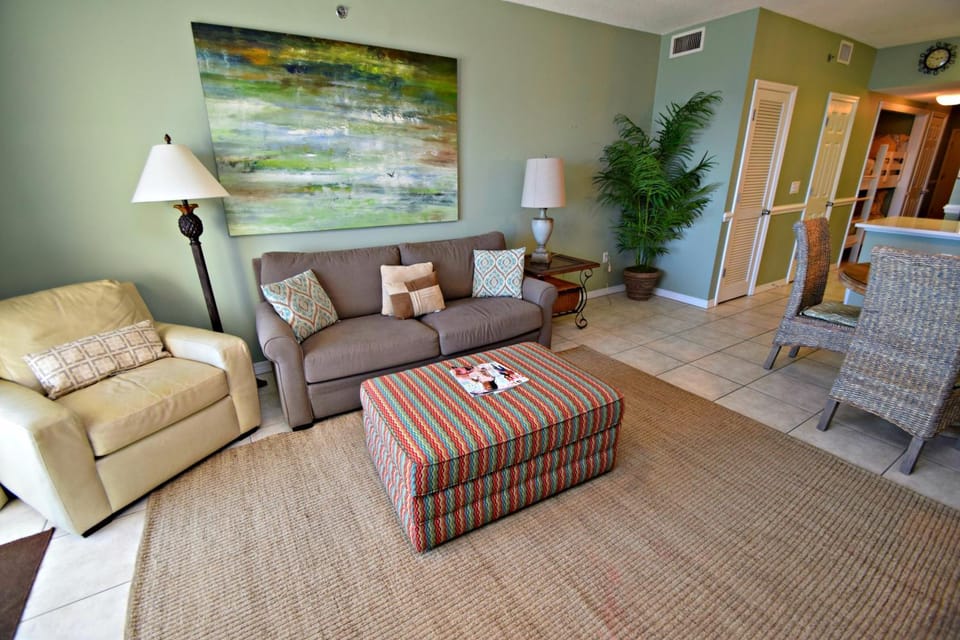 Living room, Photo of the whole room, Seating area