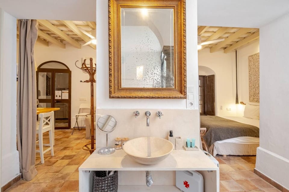 Bathroom, Bedroom