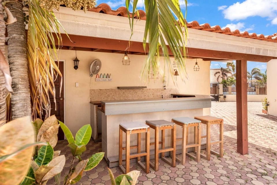 OJ88 - Private Villa with pool - 5 min from Palm Beach - 4BR house Villa in Noord