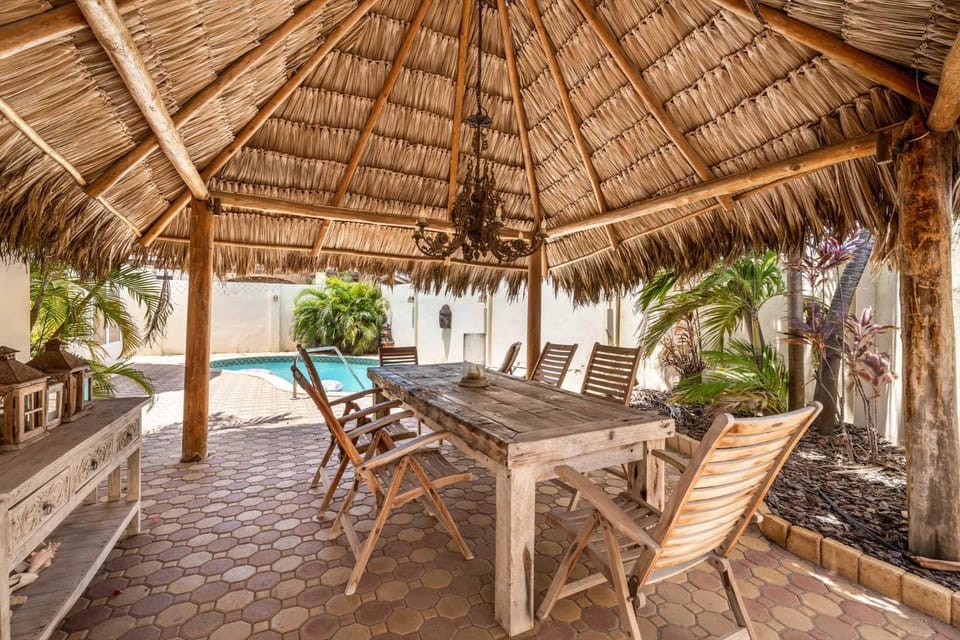 OJ88 - Private Villa with pool - 5 min from Palm Beach - 4BR house Villa in Noord