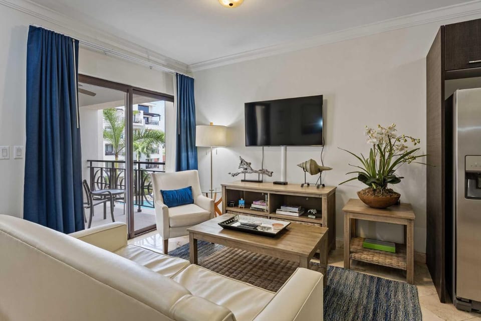 PC301 - Pool View - Perfect for a couple - Close to Palm Beach - 1BR House in Noord