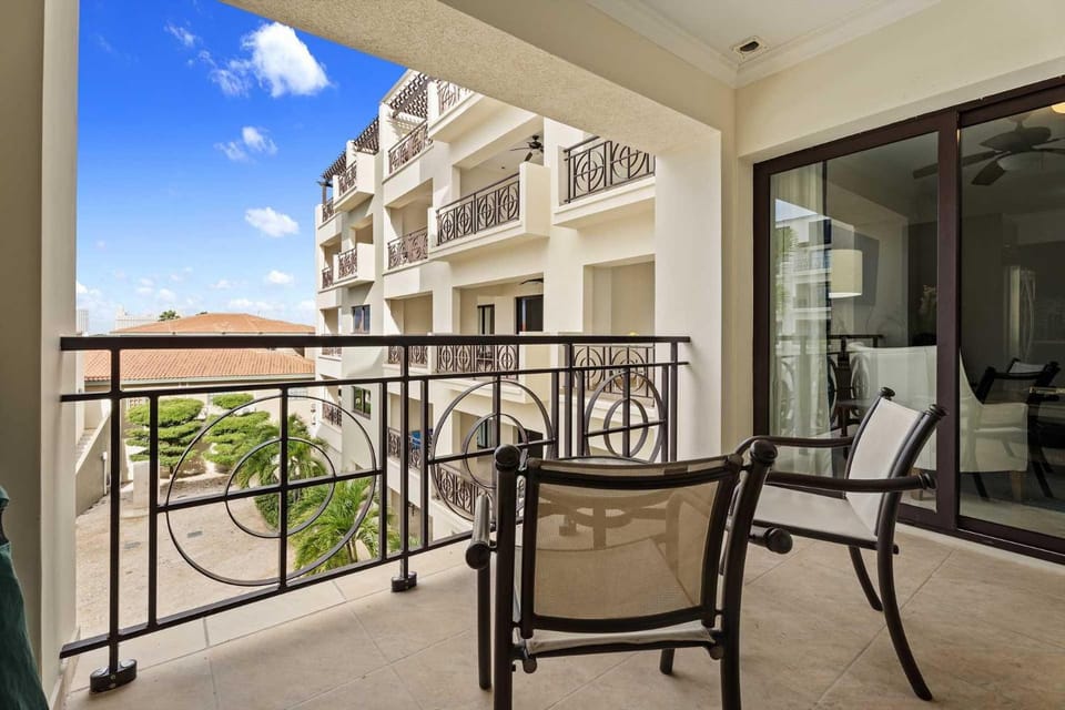 PC301 - Pool View - Perfect for a couple - Close to Palm Beach - 1BR House in Noord