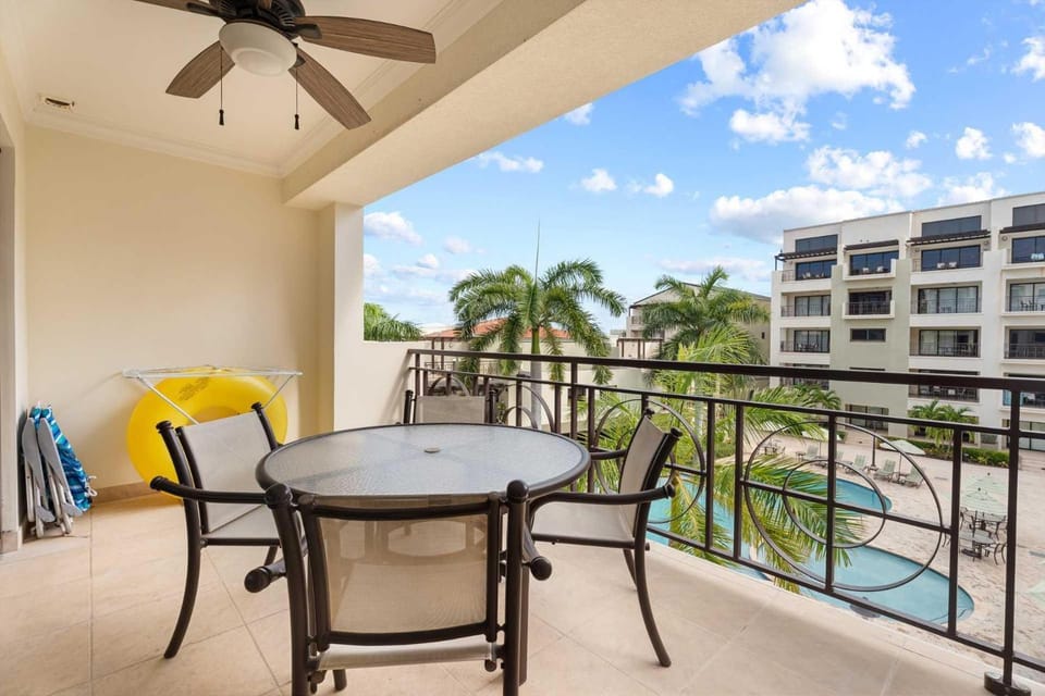 PC312 - Pool View - 1BR Perfect for a couple - Close to Palm Beach House in Noord