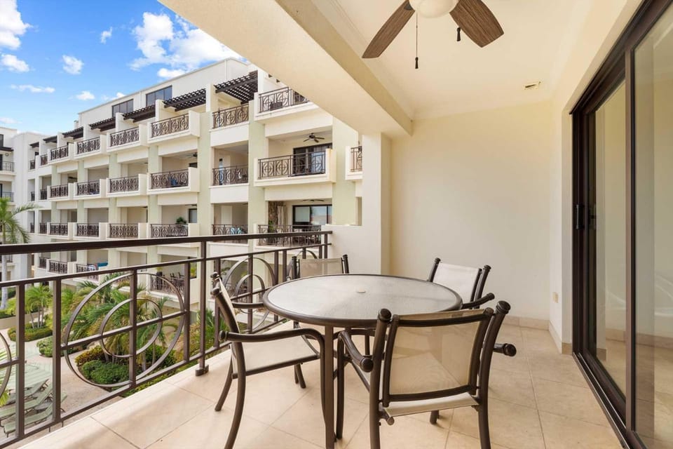 PC312 - Pool View - 1BR Perfect for a couple - Close to Palm Beach House in Noord