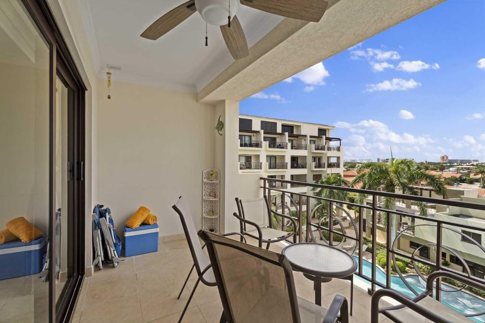 PC406 - Pool View - 1 BR Perfect for a couple - Close to Palm Beach - 1BR House in Noord