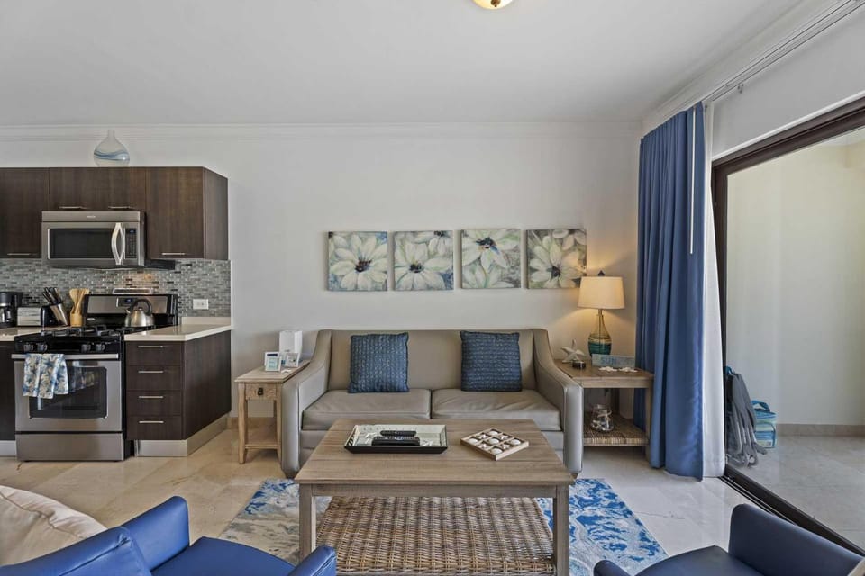 PC412 - Pool View - 1BR Perfect for a couple or Family - Close to Palm Beach - 1BR House in Noord