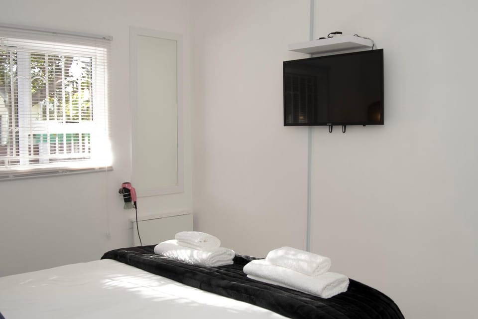 Bed, TV and multimedia, Bedroom, heating, towels