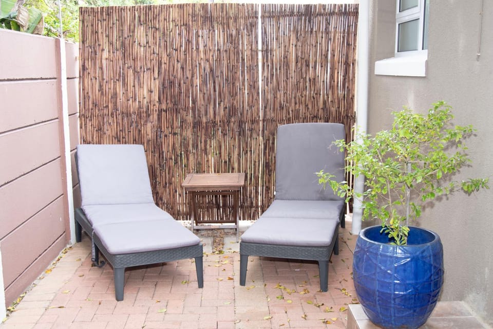 Inner courtyard view, sunbed