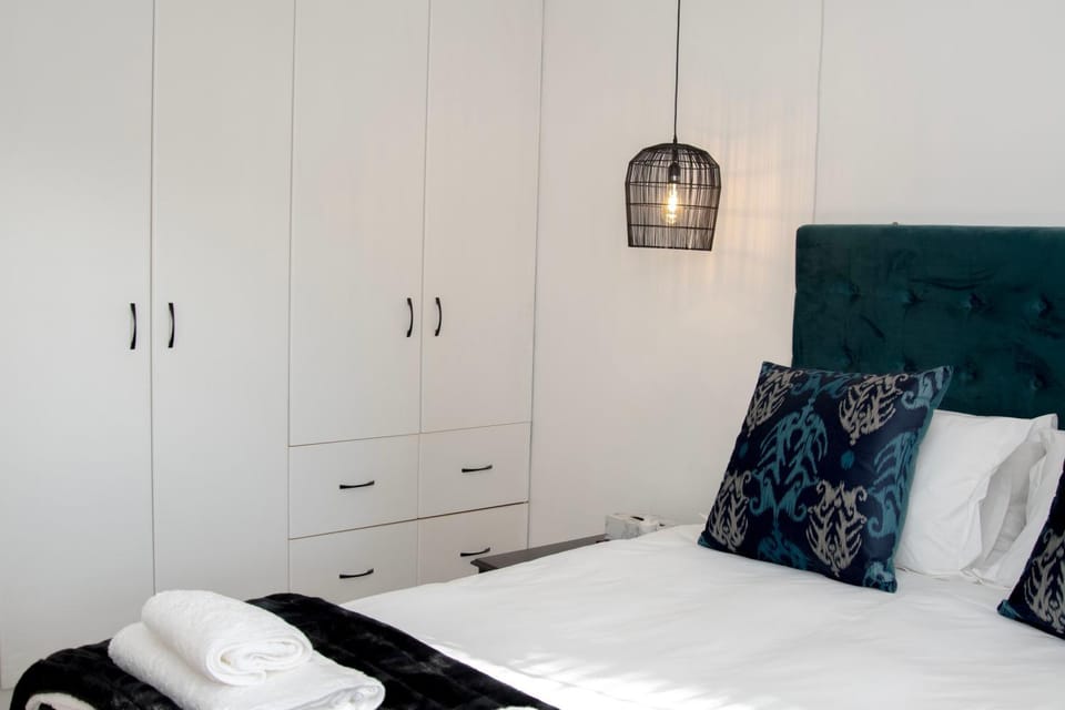 Bed, Bedroom, towels, wardrobe