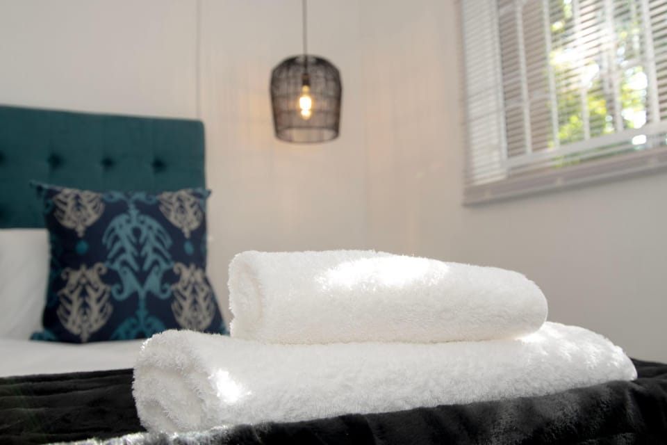 Bedroom, towels