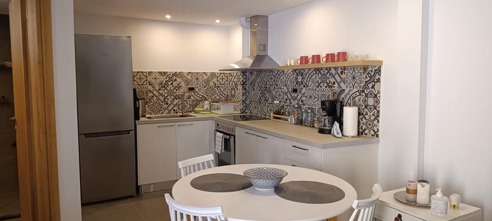 Coffee/tea facilities, pet friendly, stove, toaster
