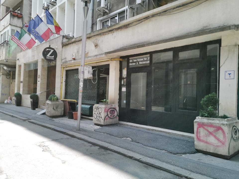 Facade/entrance
