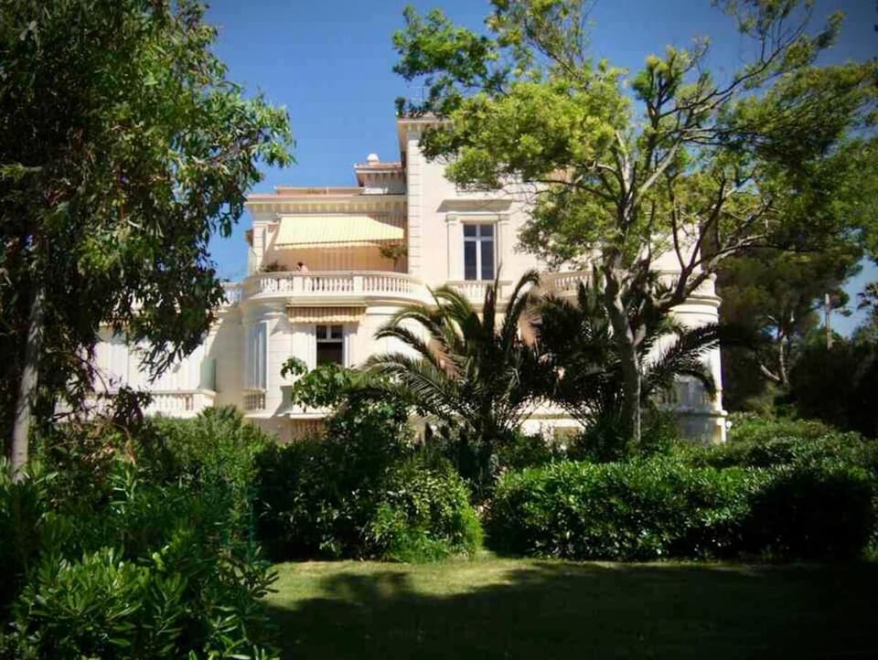 YŪGEN PALLADIO - Fully renovated Studio on a prime location, Direct Beach Access, Heated Pool, Private terrace & patio, Private Parking lot Apartment in Saint-Raphael