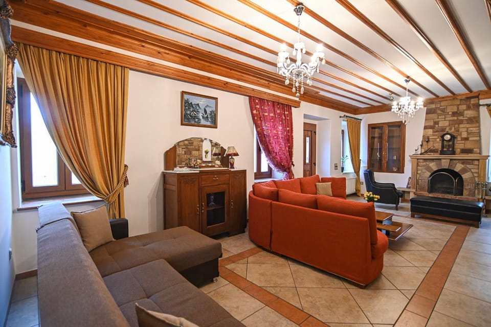 TV and multimedia, Living room, Seating area, flat iron