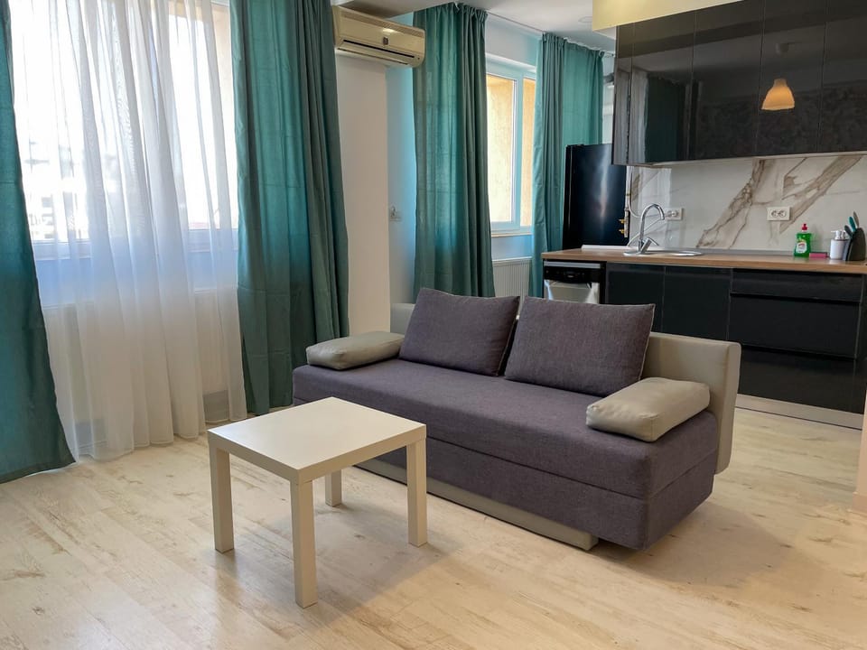 TV and multimedia, Kitchen or kitchenette, Living room, Seating area, air conditioner