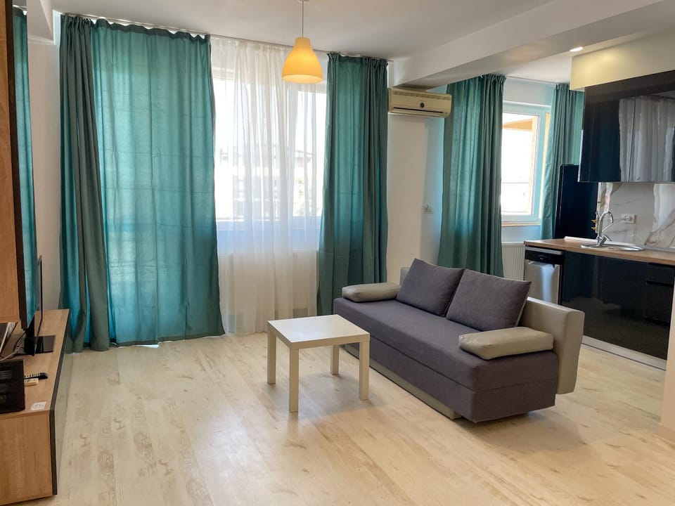 TV and multimedia, Kitchen or kitchenette, Living room, Seating area, air conditioner