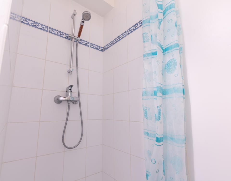 Shower, Bedroom