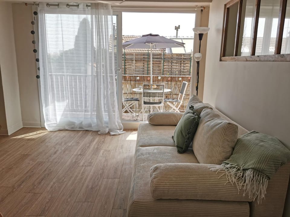 Patio, View (from property/room), Balcony/Terrace, Living room, Seating area