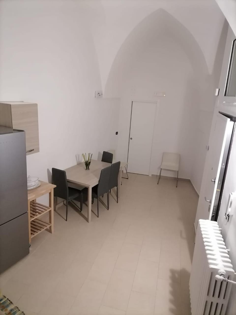 Kitchen or kitchenette, Living room, Seating area, Dining area, oven