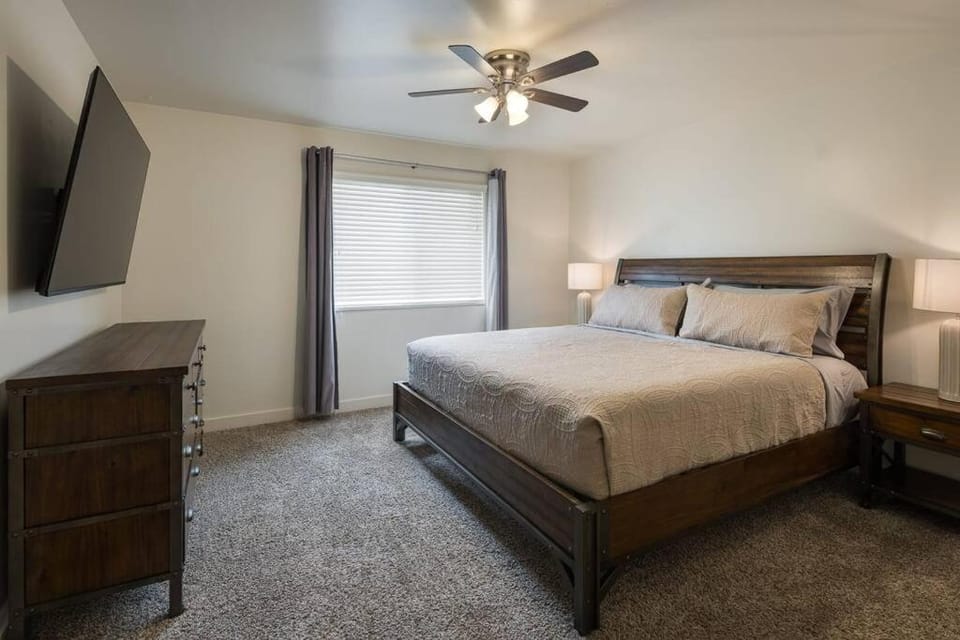 6K Top Floor Moab RedCliff Condo, POOL & HOT TUB Apartment in Utah