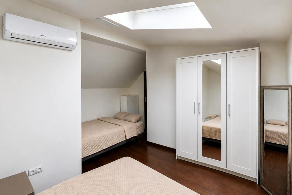 Bed, Bedroom, wardrobe, air conditioner
