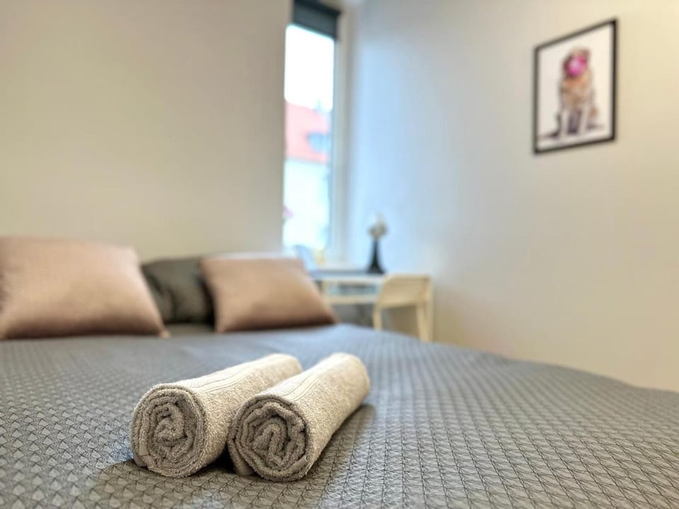 Bed, Photo of the whole room, towels