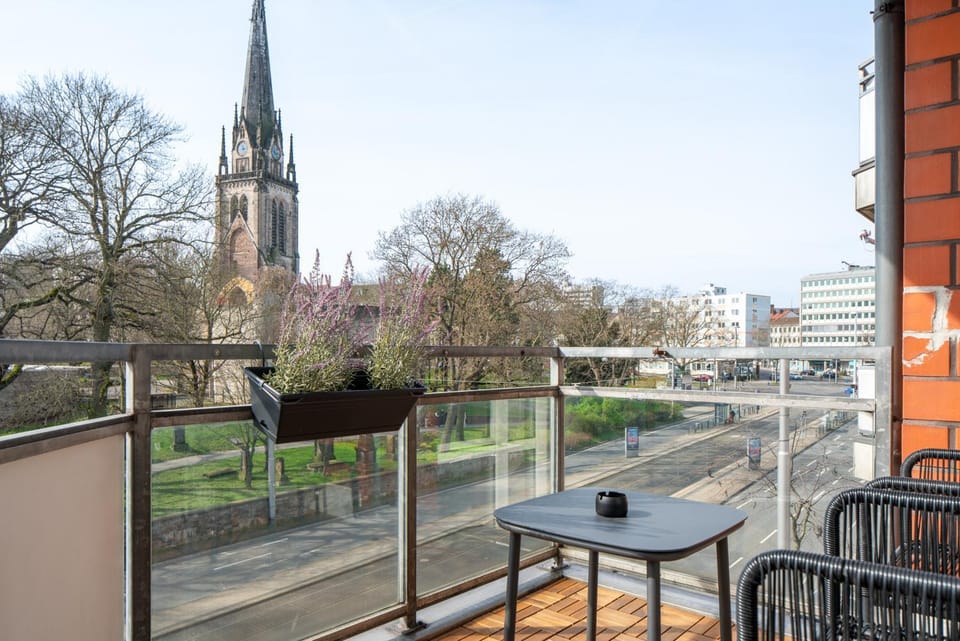 Day, Neighbourhood, Natural landscape, Activities, View (from property/room), Balcony/Terrace, Balcony/Terrace, Lounge or bar, Other, City view, Landmark view, Area and facilities, Supermarket/grocery shop, Shopping Area