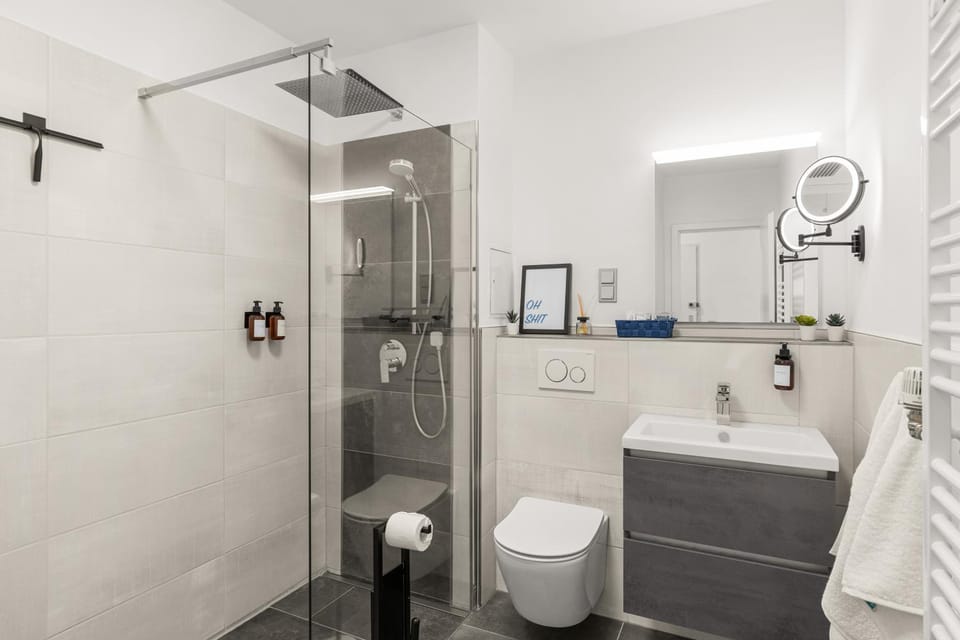 Shower, Toilet, Bathroom, heating, heating, internet, internet, towels, acessibility