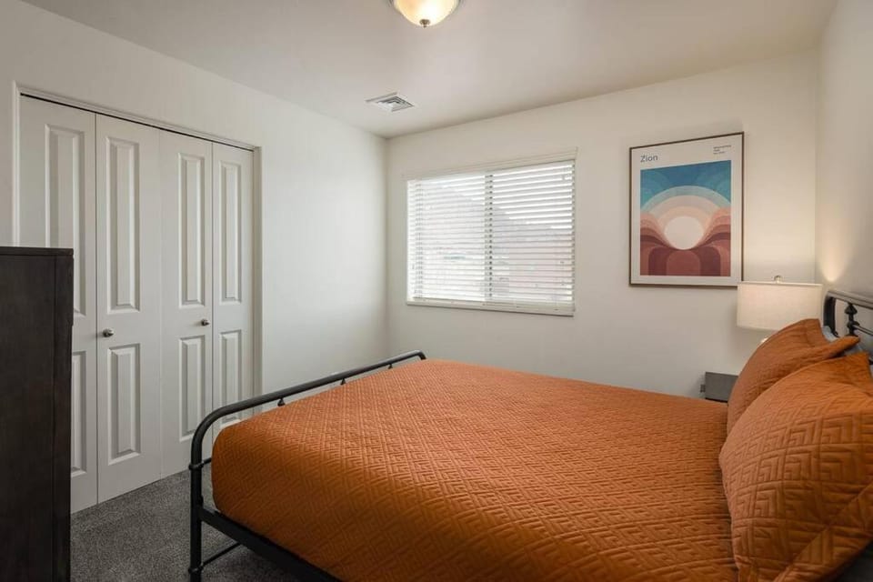 6E Family Friendly RedCliff Condo, POOL & HOT TUB Apartment in Utah