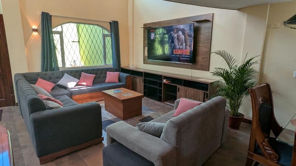 Communal lounge/ TV room, TV and multimedia, Living room, Seating area