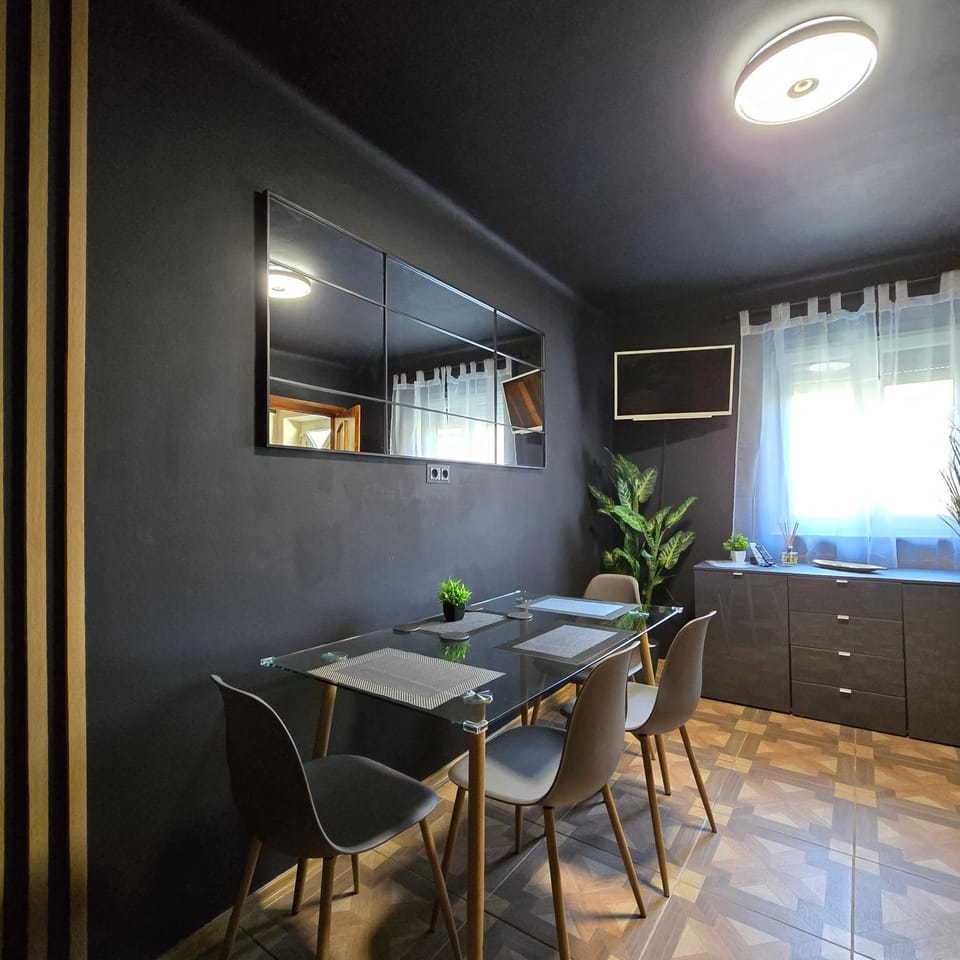 TV and multimedia, Living room, Seating area, Dining area