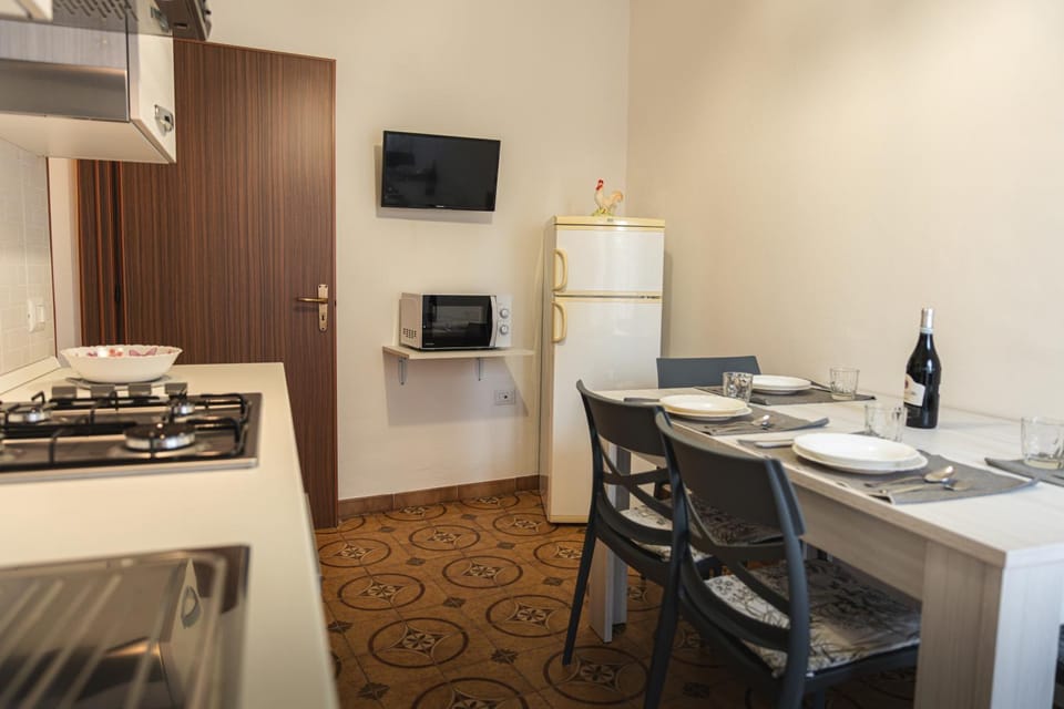 TV and multimedia, Kitchen or kitchenette, Dining area, minibar, stove