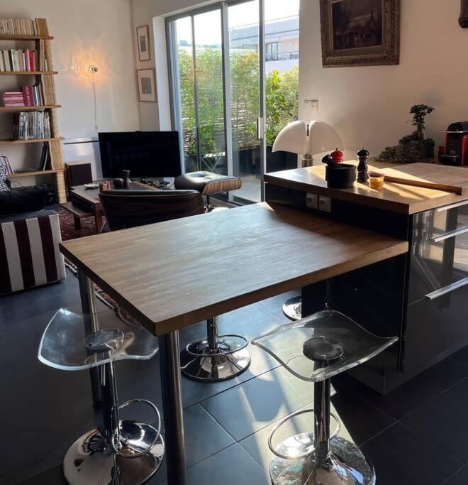 Living room, Seating area, Dining area, hair dresser