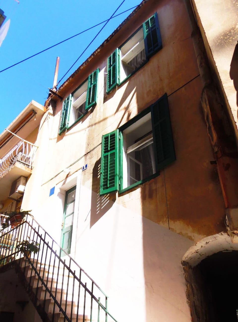 Facade/entrance
